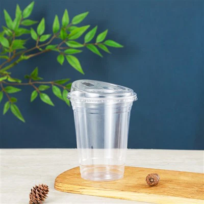 Prozorne skodelice s pokrovi za požirek brez slamic